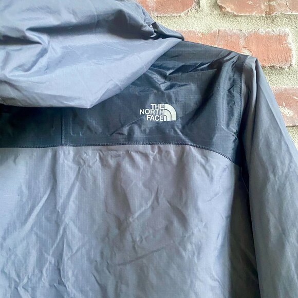 The North Face Boys Rain Jacket/Windbreaker with Hood, Gray, Size XL-18/20. - Picture 10 of 12